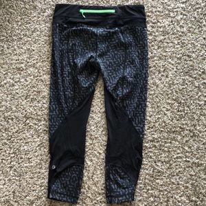 Lululemon Run Inspire Crop 6 Black and Gray